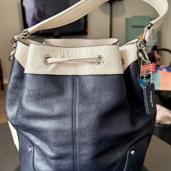 Coach Navy and Cream Shoulder Bag - Picture 2 of 8